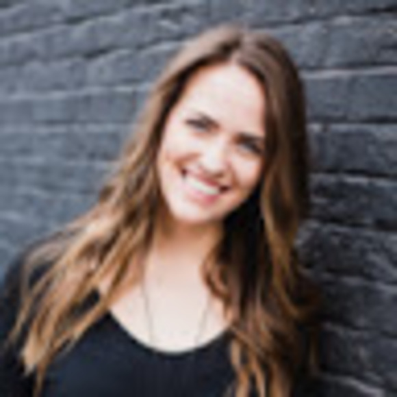 Profile Picture of Julia Gray (@juliagray377) on Poshmark