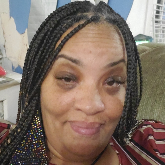 Profile Picture of Danielle Hollis-dumas (@danielle0622) on Poshmark