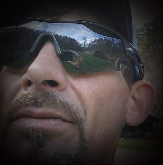 Profile Picture of Travis Ricker (@travisricker) on Poshmark