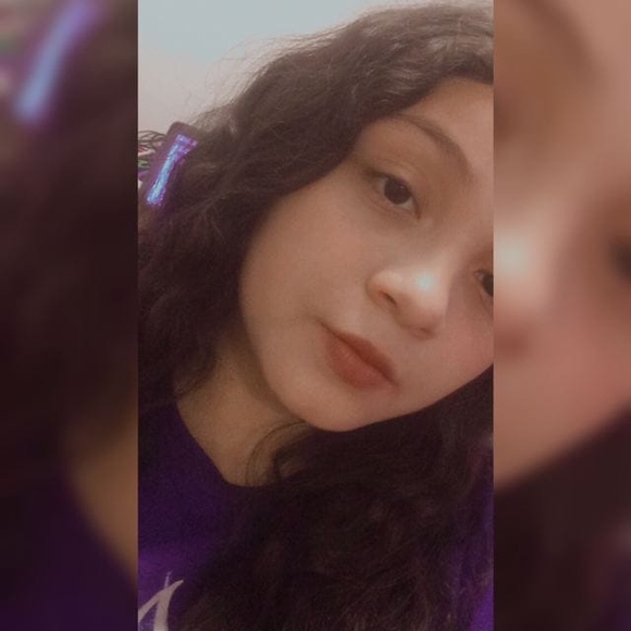 Profile Picture of Julissa Robles (@julissarobles) on Poshmark