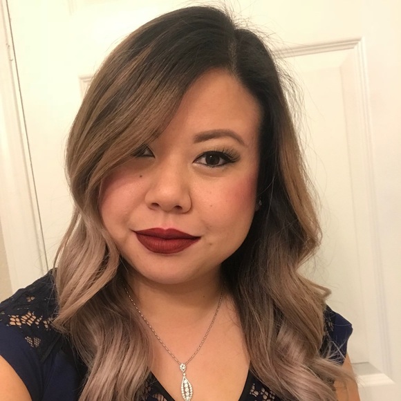 Profile Picture of Helen Luu (@honeydudu) on Poshmark