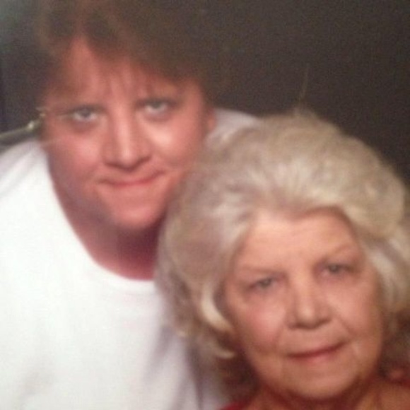 Profile Picture of Donna Hull (@dfh57) on Poshmark