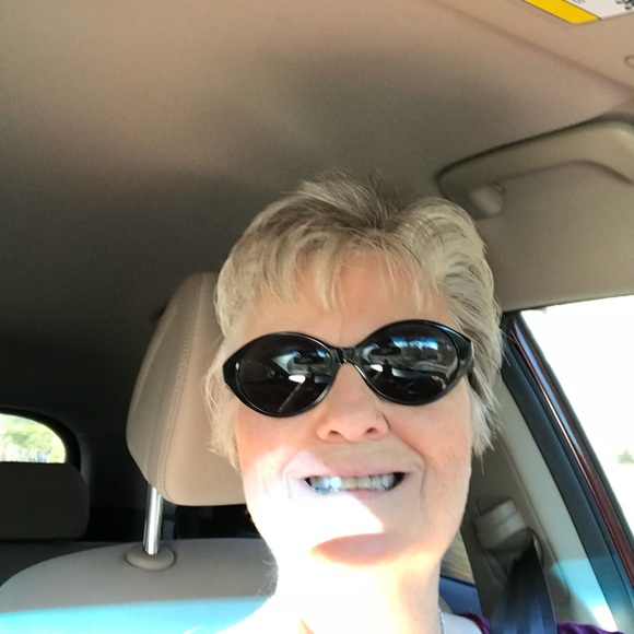 Profile Picture of Cindy Harmon (@girlscout10) on Poshmark