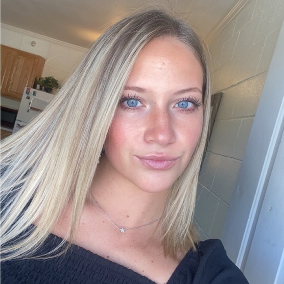 Profile Picture of Alexis Krall (@alexiskrall14_) on Poshmark