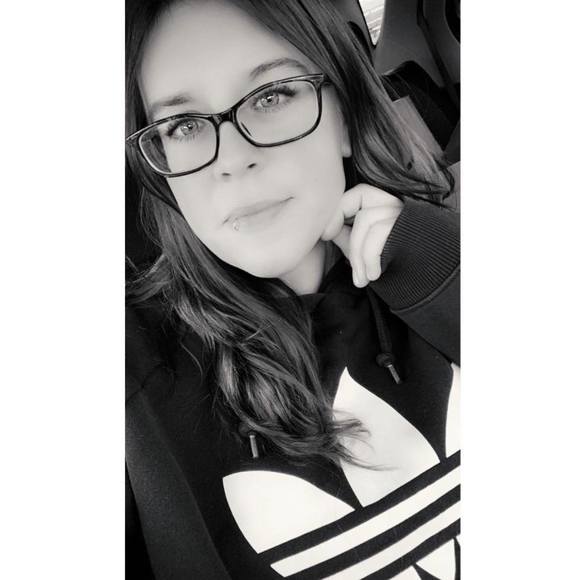 Profile Picture of Megan Bayer (@meganbayer) on Poshmark