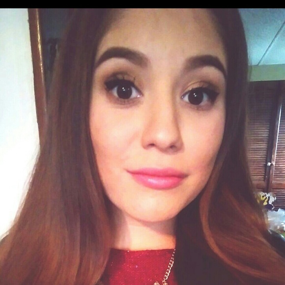 Profile Picture of Fernanda Jimenez (@fernandaajaee) on Poshmark