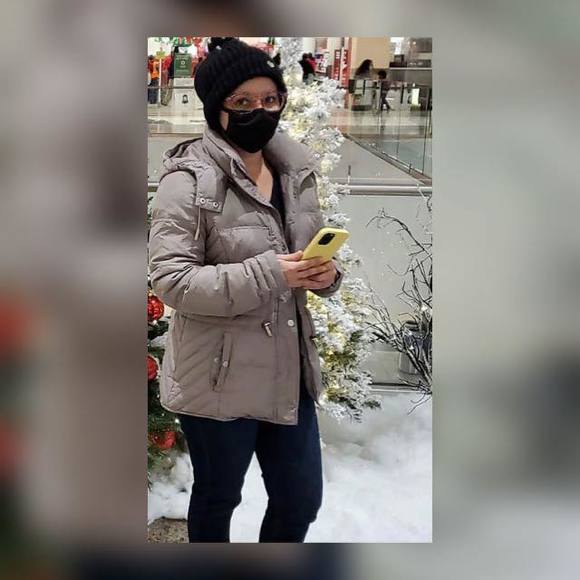 Profile Picture of Andréia Almeida (@100senha) on Poshmark