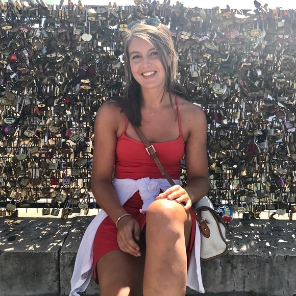 Profile Picture of Nancy Macgeorge (@nancymacgeorge) on Poshmark