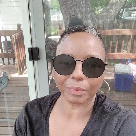 Profile Picture of Shirley Stringer reed (@reedshirley) on Poshmark
