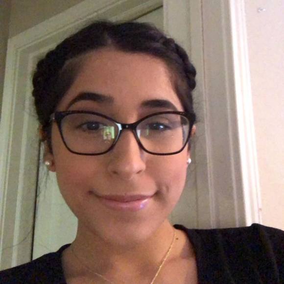 Profile Picture of Tori Gonzalez (@torigonzalez841) on Poshmark