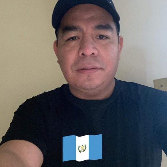 Profile Picture of Alberto Chajon (@chajonalberto) on Poshmark