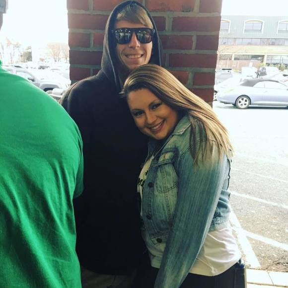 Profile Picture of Drew Rowlands (@drewrowlands) on Poshmark