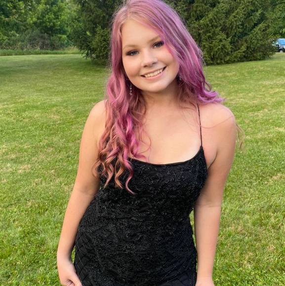 Profile Picture of Maryjane Custy (@mjcusty) on Poshmark