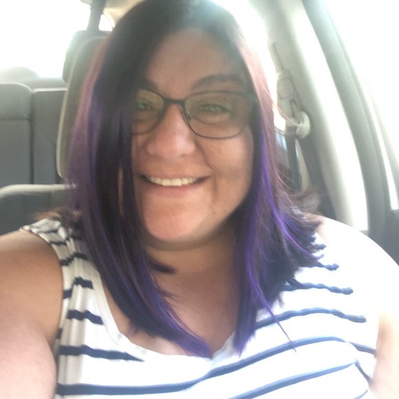 Profile Picture of Jennifer Swaisgood (@jswaisgood) on Poshmark