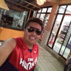 Profile Picture of ,.,.Ian Loyd,.,. (@The_Hunks54) on Twitter