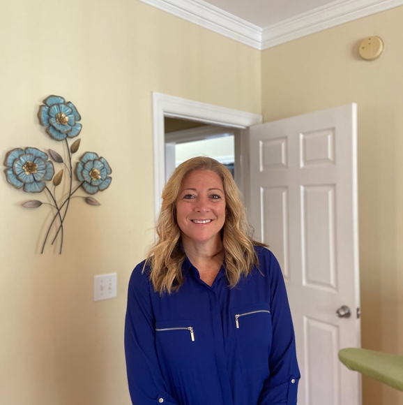 Profile Picture of Rebecca Wright (@tsbyrebecca) on Poshmark