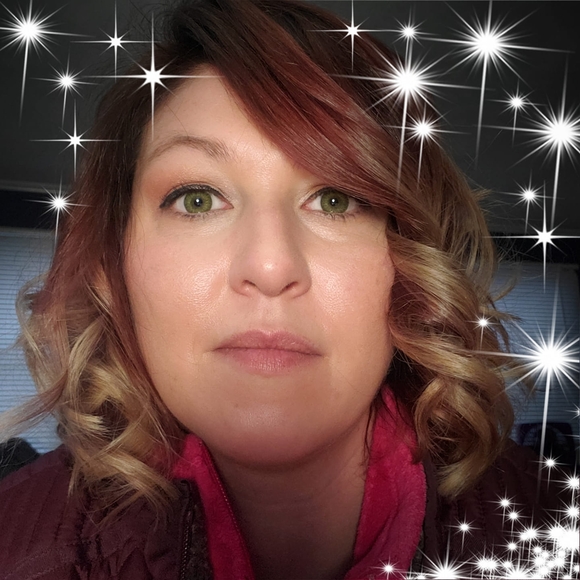 Profile Picture of Danielle Vaccaro (@ddvaccaro) on Poshmark