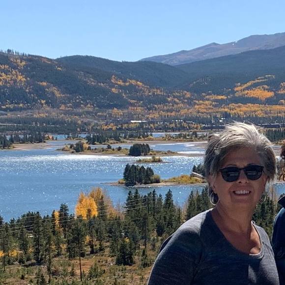 Cindy Pettegrew - Poshmark Profile Picture of Cindy Pettegrew (@cindy_pettegrew) on Poshmark