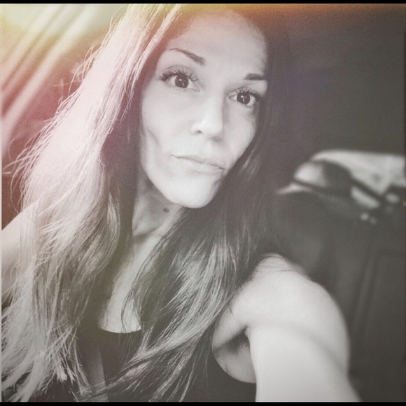 Profile Picture of Jill Barrella (@jillbarrella) on Poshmark