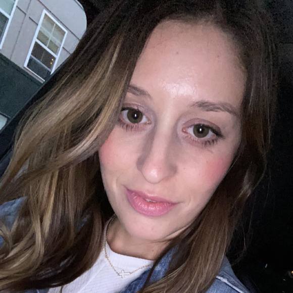 Profile Picture of Lisa Caroselli (@leelee2323) on Poshmark