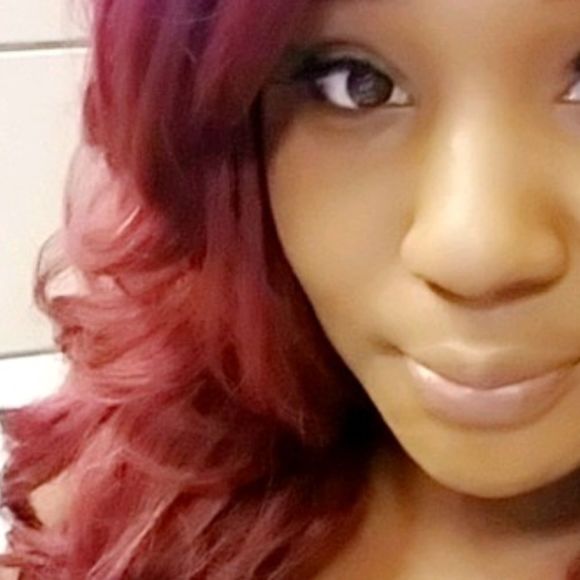 Profile Picture of Sierra Sirmons (@sirmons86) on Poshmark