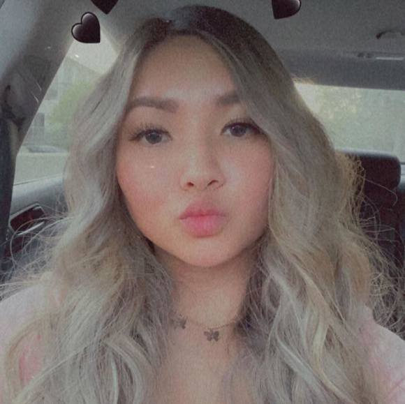Profile Picture of Lena Nguyen (@leenurr_) on Poshmark