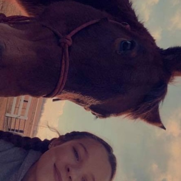 Profile Picture of Chloe Christopher (@chloerenee12) on Poshmark