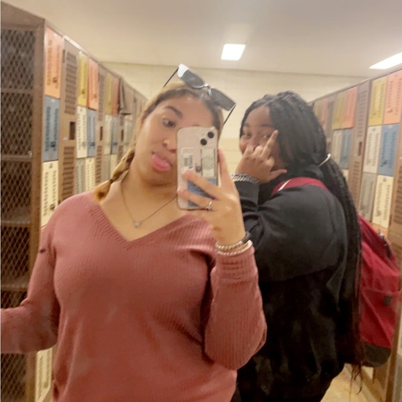 Profile Picture of Andrea Catchingss (@acatchingss) on Poshmark