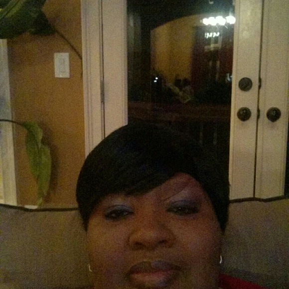 Profile Picture of Carla Foster (@mscarlalf) on Poshmark