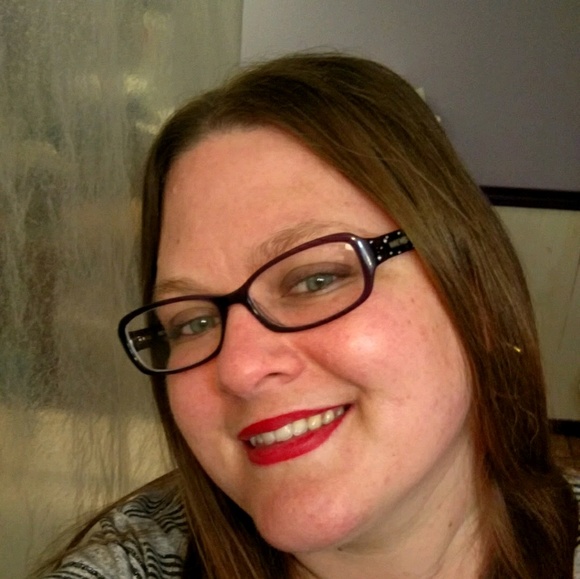 Profile Picture of Nikki Fengel (@kitty10135) on Poshmark