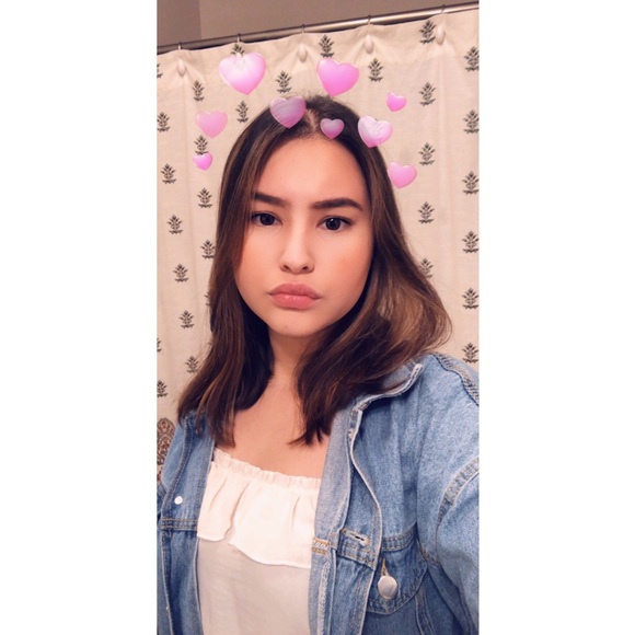 Profile Picture of Danielle Walker (@allyzzadanielle) on Poshmark