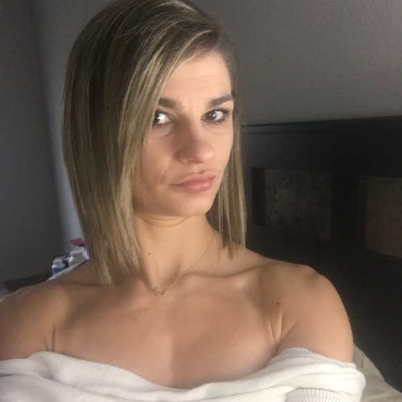 Profile Picture of Denitsa Borisova (@denitsaborisova) on Poshmark