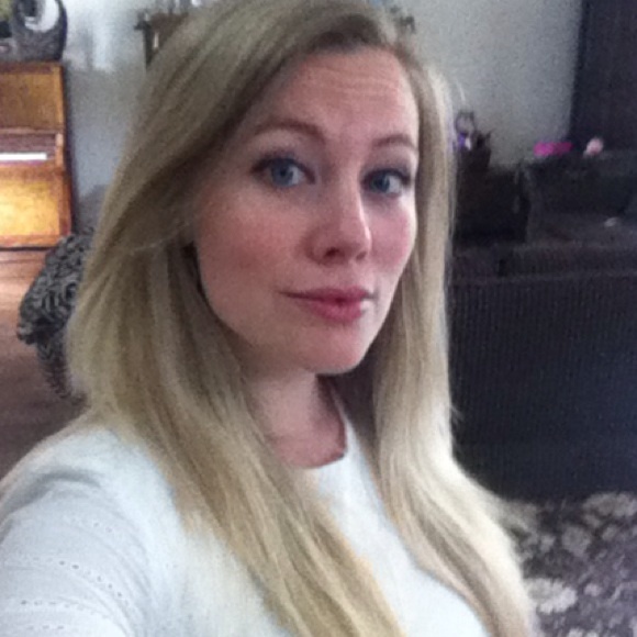 Profile Picture of Danielle Foglesong (@danif88) on Poshmark