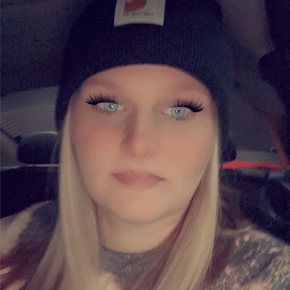 Profile Picture of Deborah Fallot (@deborahfallot) on Poshmark