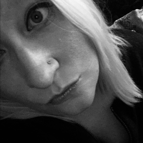 Sara Notaro - Poshmark Profile Picture of Sara Notaro (@saranotaro1992) on Poshmark