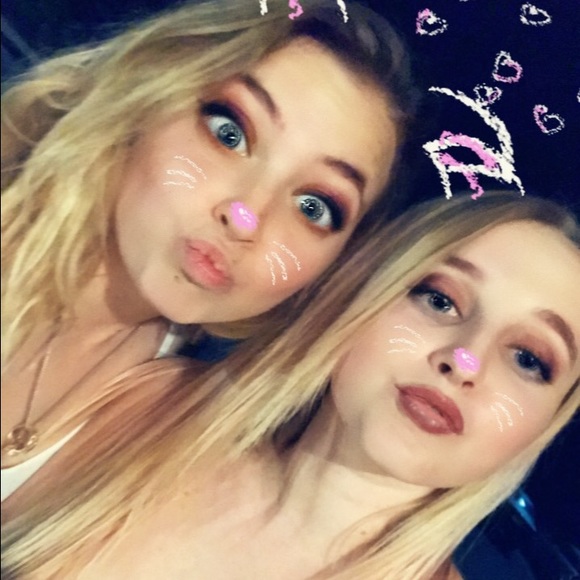 Profile Picture of Julia Heller (@q_eenj98) on Poshmark