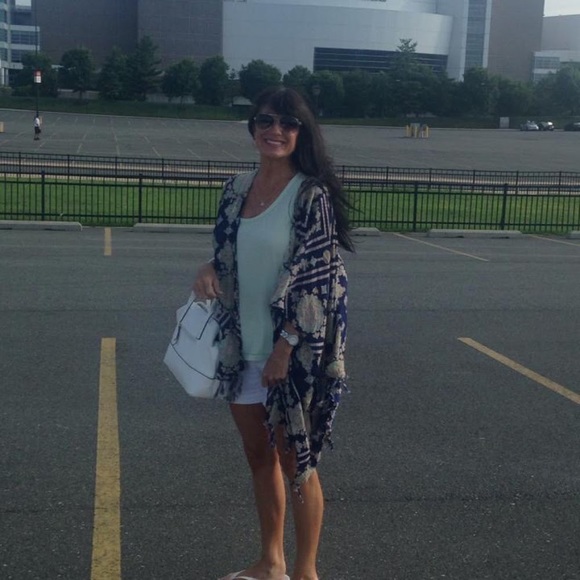 Profile Picture of Shannon Sizmur (@shannonsizmur) on Poshmark