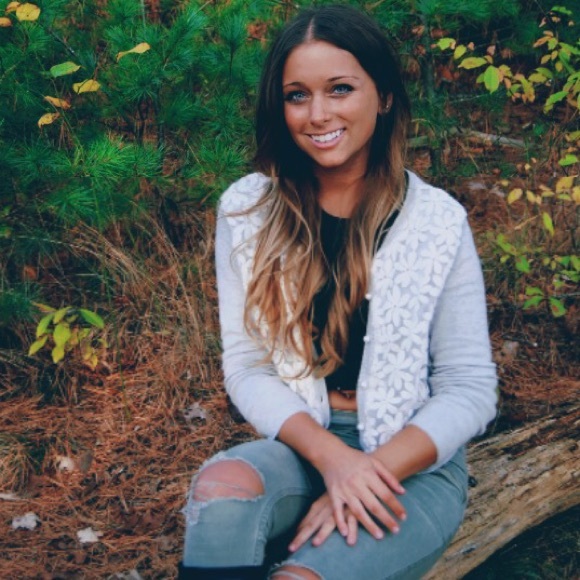 Profile Picture of Brittni Claflin (@classicbritt) on Poshmark