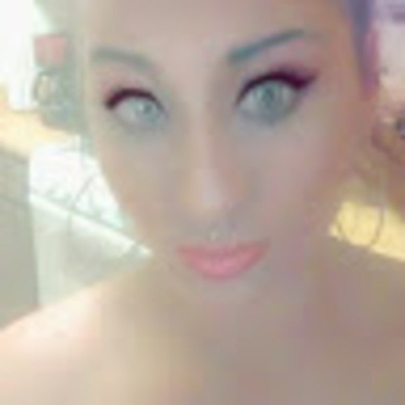 Sara Valiente - Poshmark Profile Picture of Sara Valiente (@saransantiago38) on Poshmark