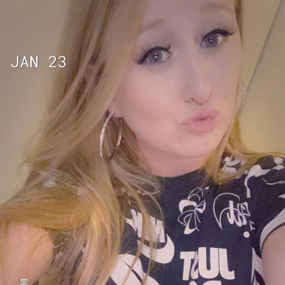 Profile Picture of Gabrielle Readenour (@greadenour) on Poshmark