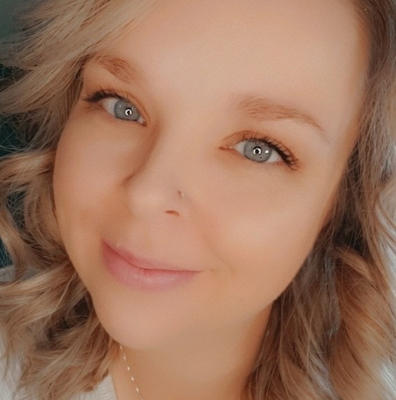 Amanda Gesner - Poshmark Profile Picture of Amanda Gesner (@amanda_gesner) on Poshmark