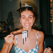 Profile Picture of Hotel Room Diaries With Vanessa Bussi  (@hotelroomdiaries) on Youtube