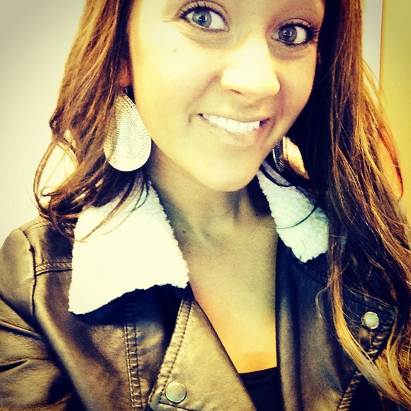 Profile Picture of Kate Spooner (@kspooner93) on Poshmark