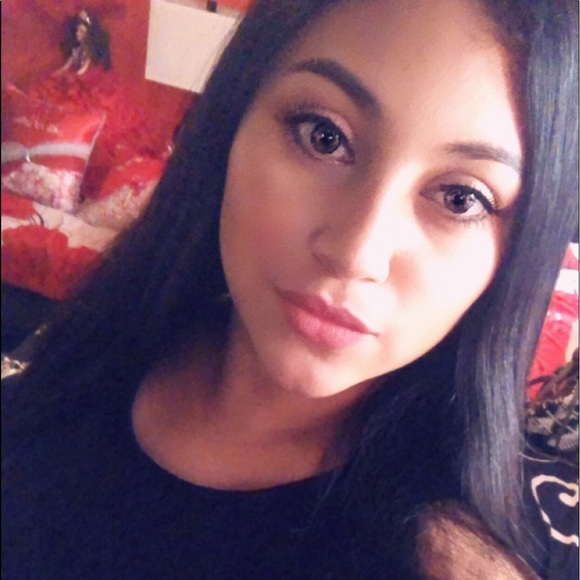 Profile Picture of Fatima Alvarado (@faty793) on Poshmark