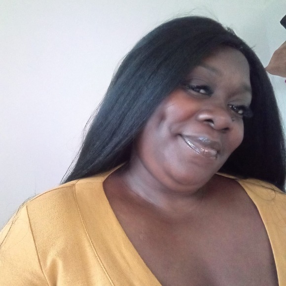 Profile Picture of Tanya Hatcher (@tanya_hatcher) on Poshmark