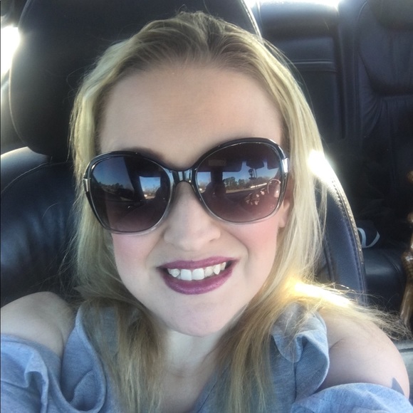 Profile Picture of Ashley Thames (@sthrngrl2070) on Poshmark