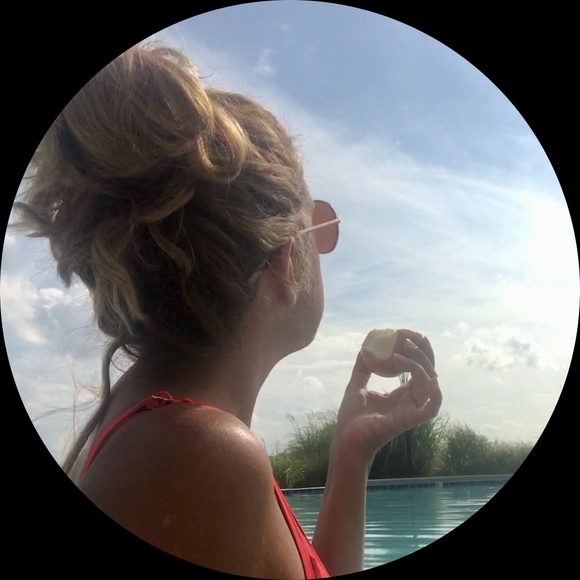 Profile Picture of Alexandra G-knight (@reunion2021) on Poshmark