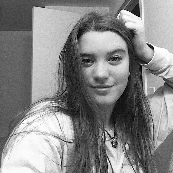 Profile Picture of Lorie Stdenis (@loriestdenis) on Poshmark