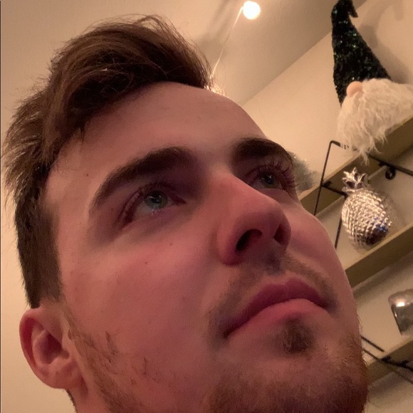 Profile Picture of George Colin (@ibuyubuy105) on Poshmark