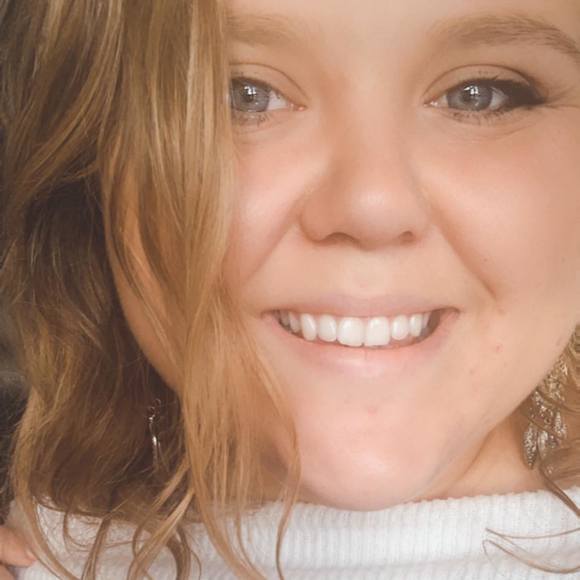 Profile Picture of Abigail Sikma (@abigailsikma) on Poshmark